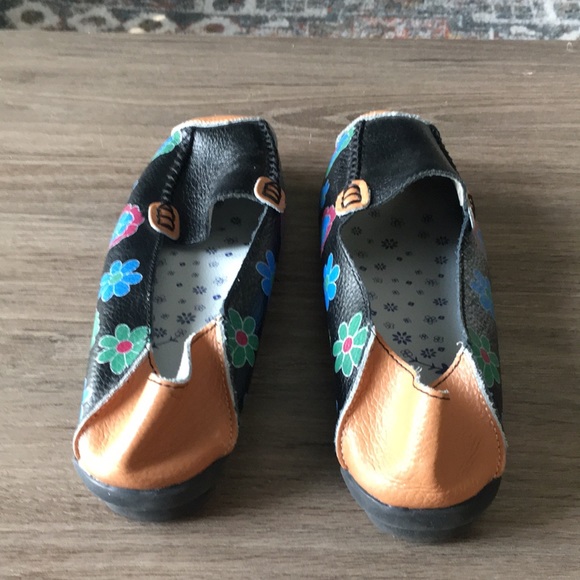 Comfortable floral leather women’s loafers - Picture 3 of 7